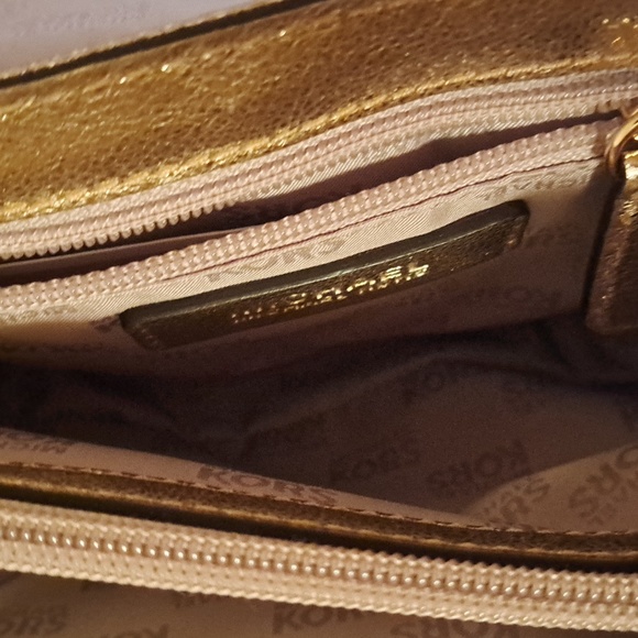 Michael Kors Collection Edition Gold Metallic Crossbody/ Shoulder Purse - Picture 14 of 16